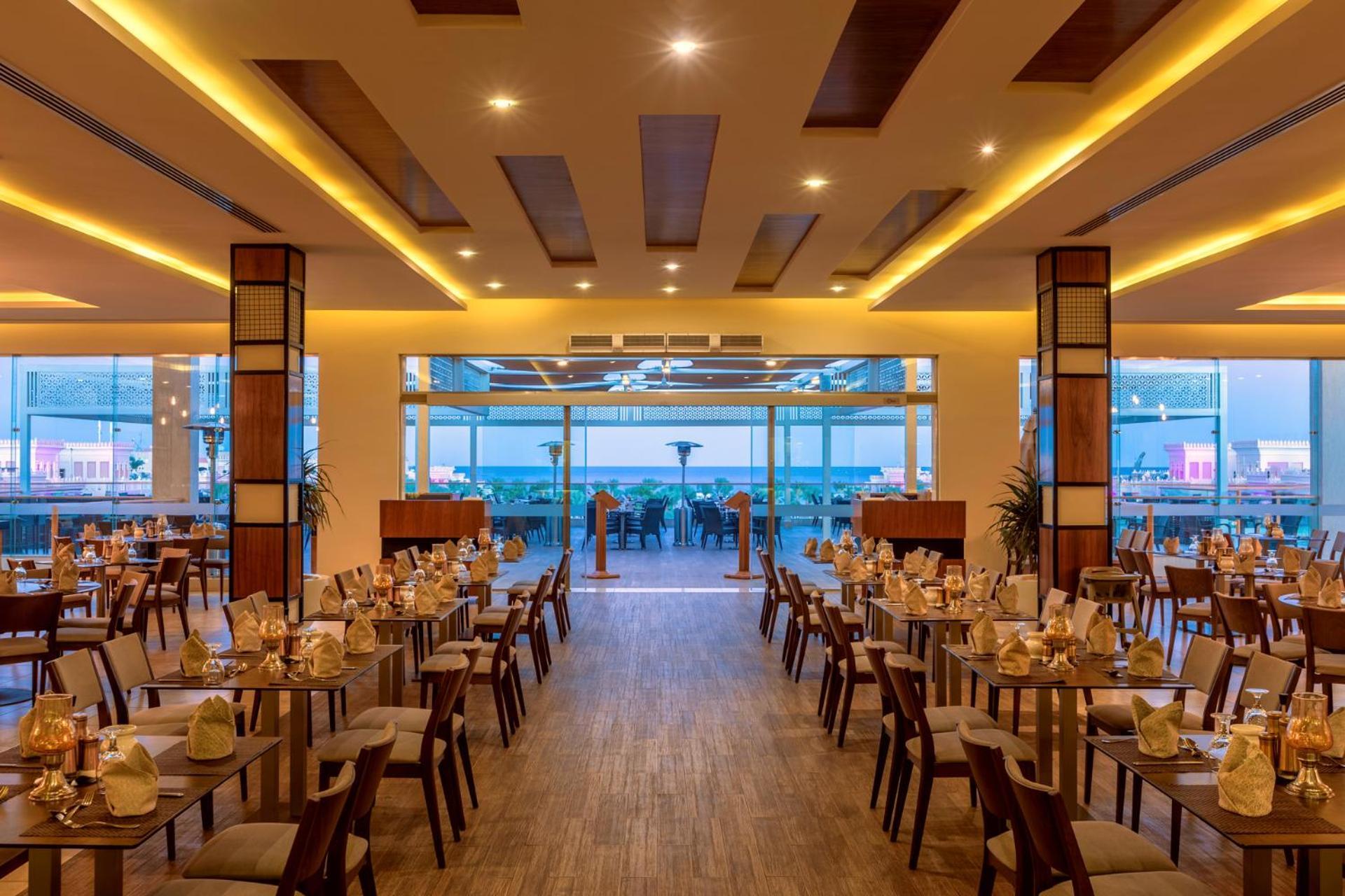 Pickalbatros Palace - Aqua Park Hurghada Eksteriør bilde The restaurant at the hotel