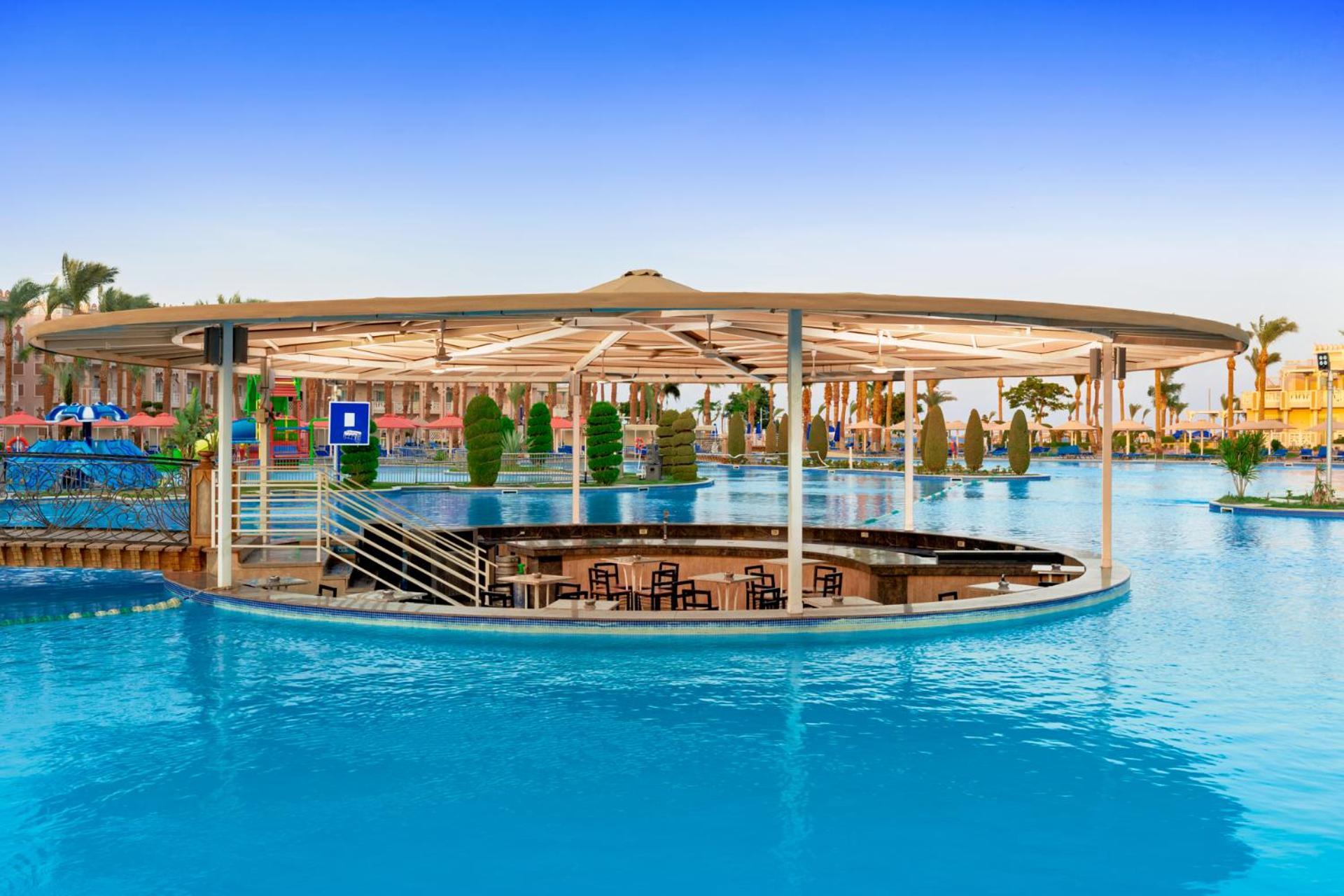 Pickalbatros Palace - Aqua Park Hurghada Eksteriør bilde The swimming pool at the Hilton Sharm El-Sheikh