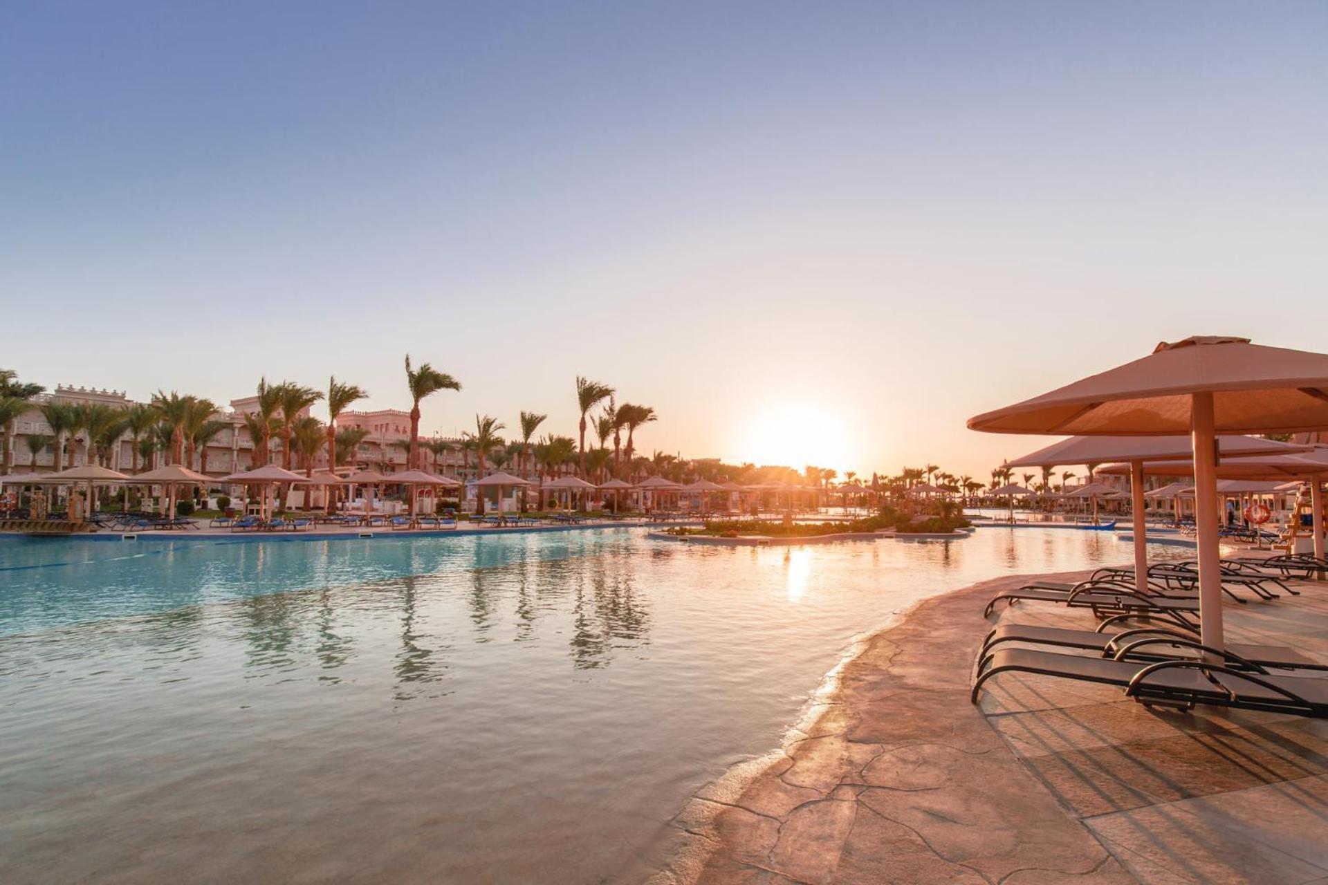 Pickalbatros Palace - Aqua Park Hurghada Eksteriør bilde Sunrise at the Hilton Sharm El Sheikh Resort